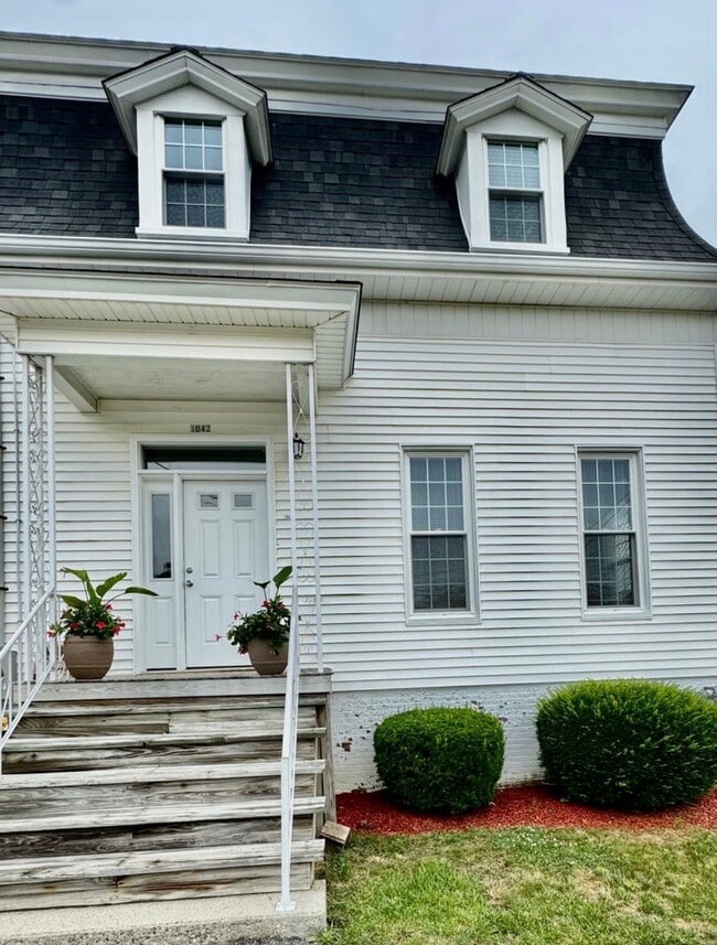 Building Photo - 1042 Prospect St