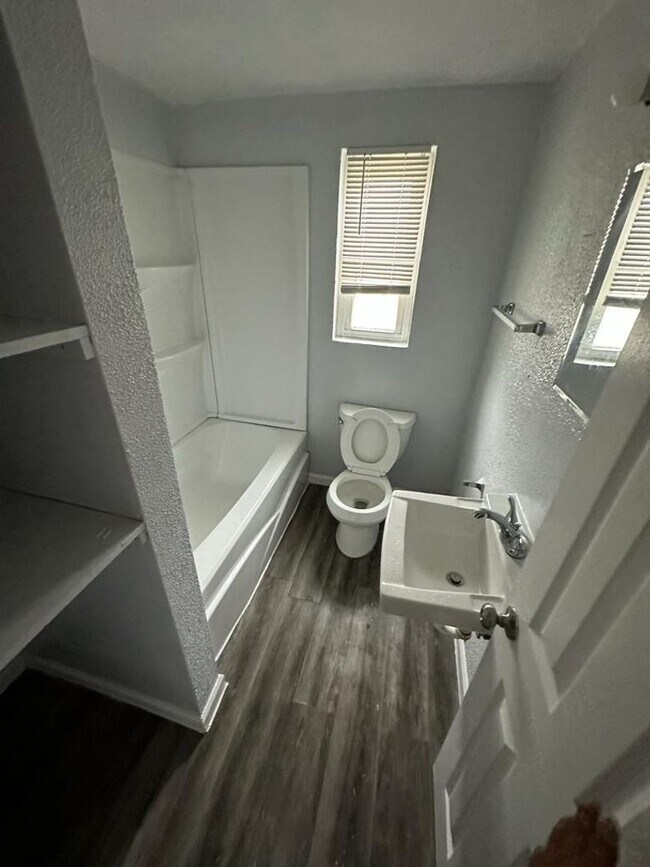 21102112 Brooklyn Rd Unit 2112, Jacksonville, FL 32209 Room for Rent