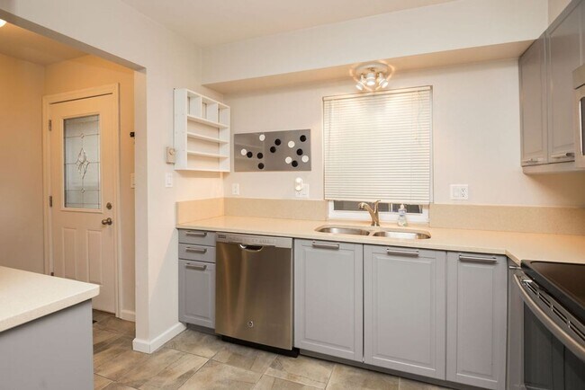 Foto del edificio - 1741 Brookhaven Cir E