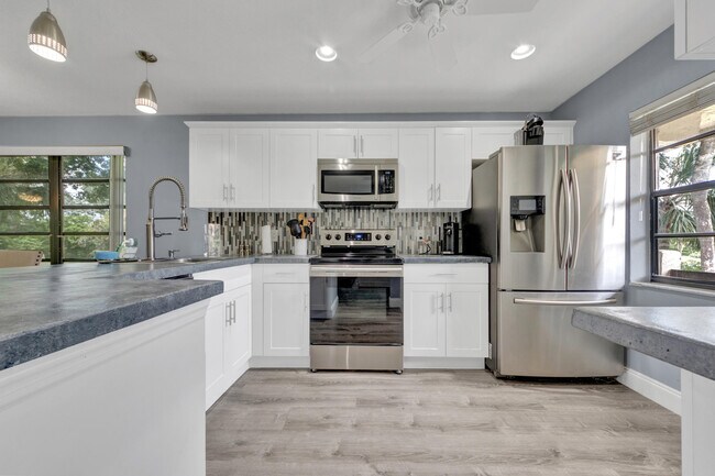 Foto del edificio - 21866 Cypress Cir