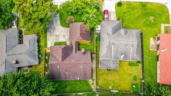 Building Photo - 8710 Parkway Forest Dr