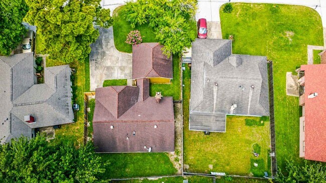 Foto del edificio - 8710 Parkway Forest Dr