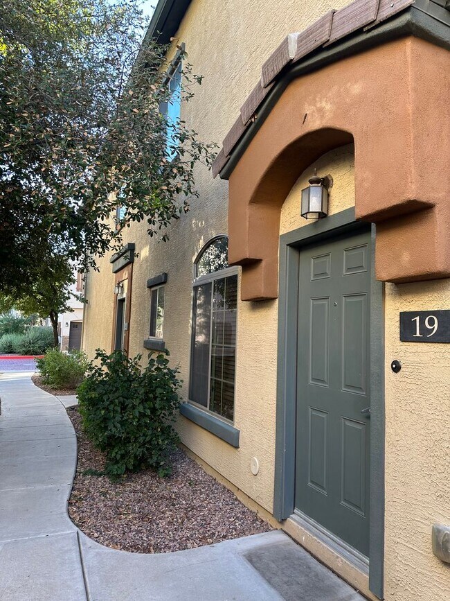 Foto del edificio - 2 Bedroom Condo in the Tre Allagio Community Near N Price Rd and W Elliot Rd!