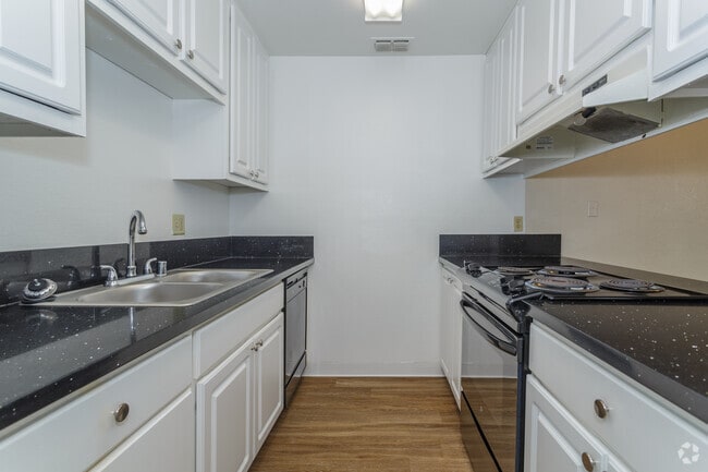 3BR, 2BA - 1,400 SF B - Rollingwood Duplex Homes
