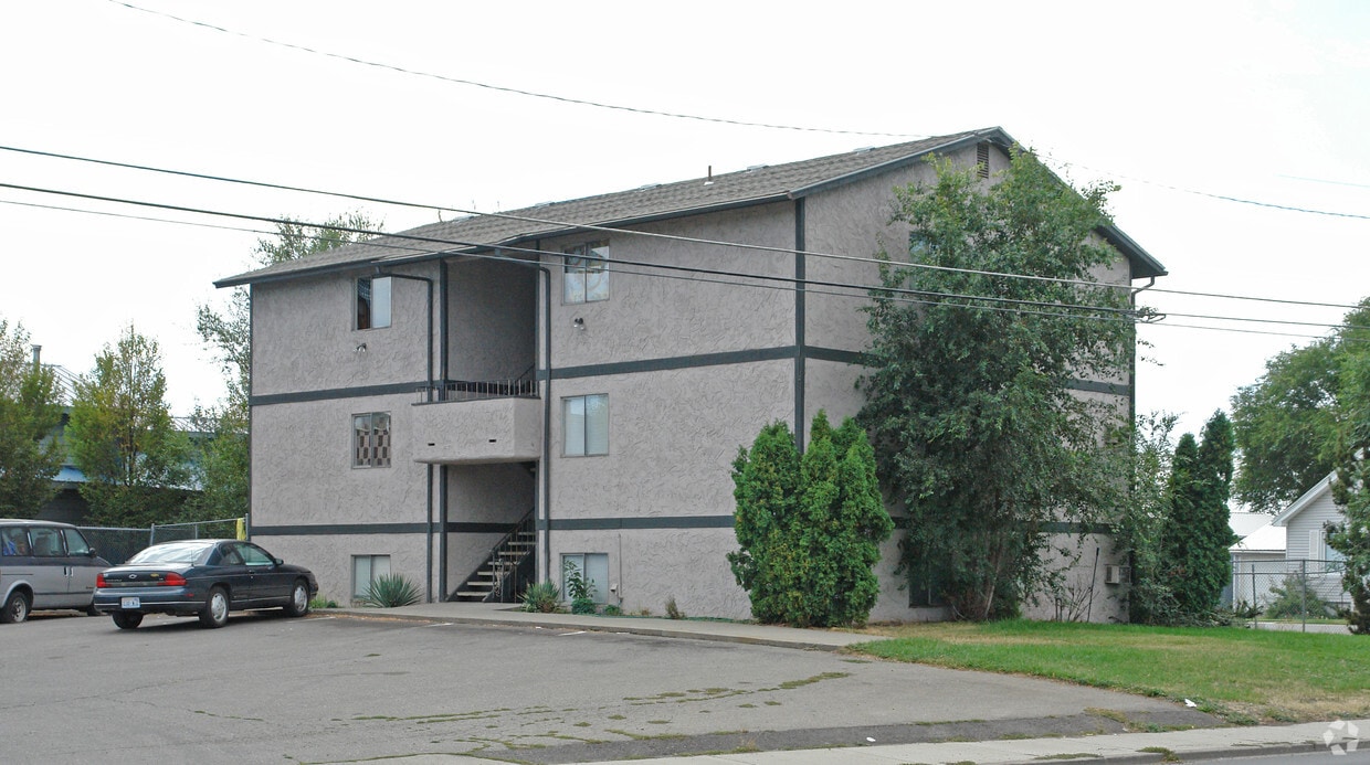 Primary Photo - 3010 N Stone St