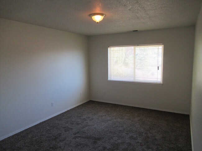 Foto del edificio - Large Three Bedroom Duplex in Keizer!