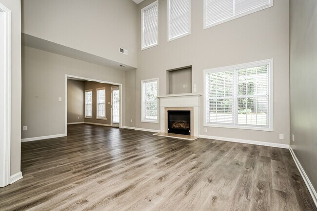 Building Photo - 137 Lantana Dr