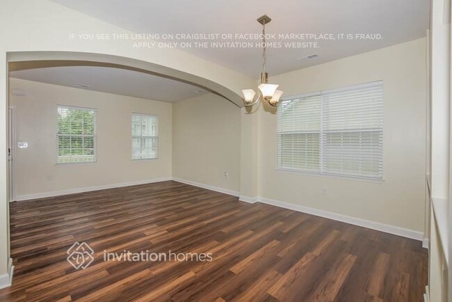Building Photo - 1420 Bottle Brush Ln