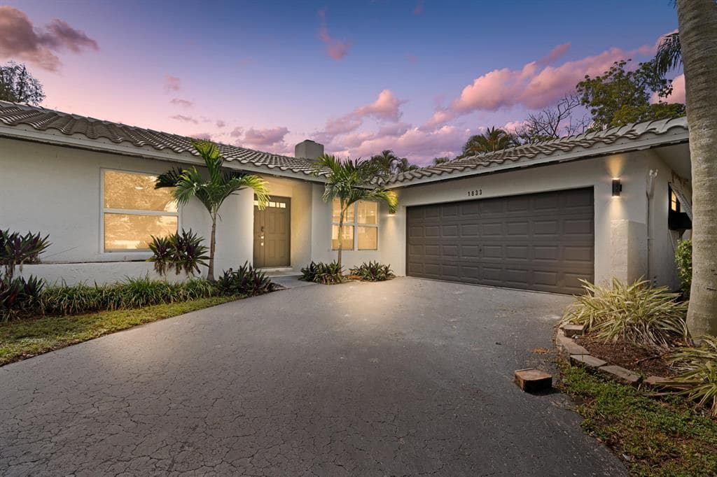 Foto principal - 1833 NW 104th Ave