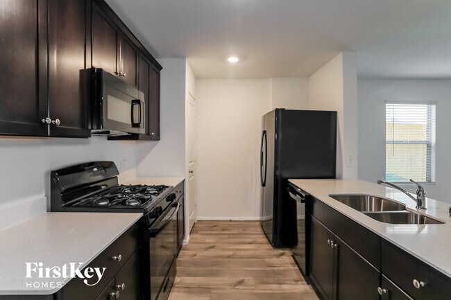 Foto del edificio - 448 Frio Pass Trl