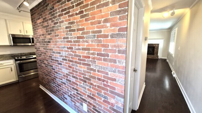 Foto del edificio - Great Two Bedroom Townhouse Convenient to Downtown Greenville!