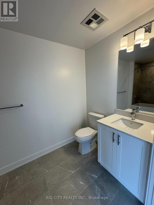 Building Photo - 715 Davis Dr