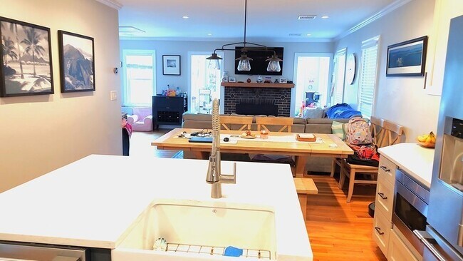 Building Photo - 99 Alstead St