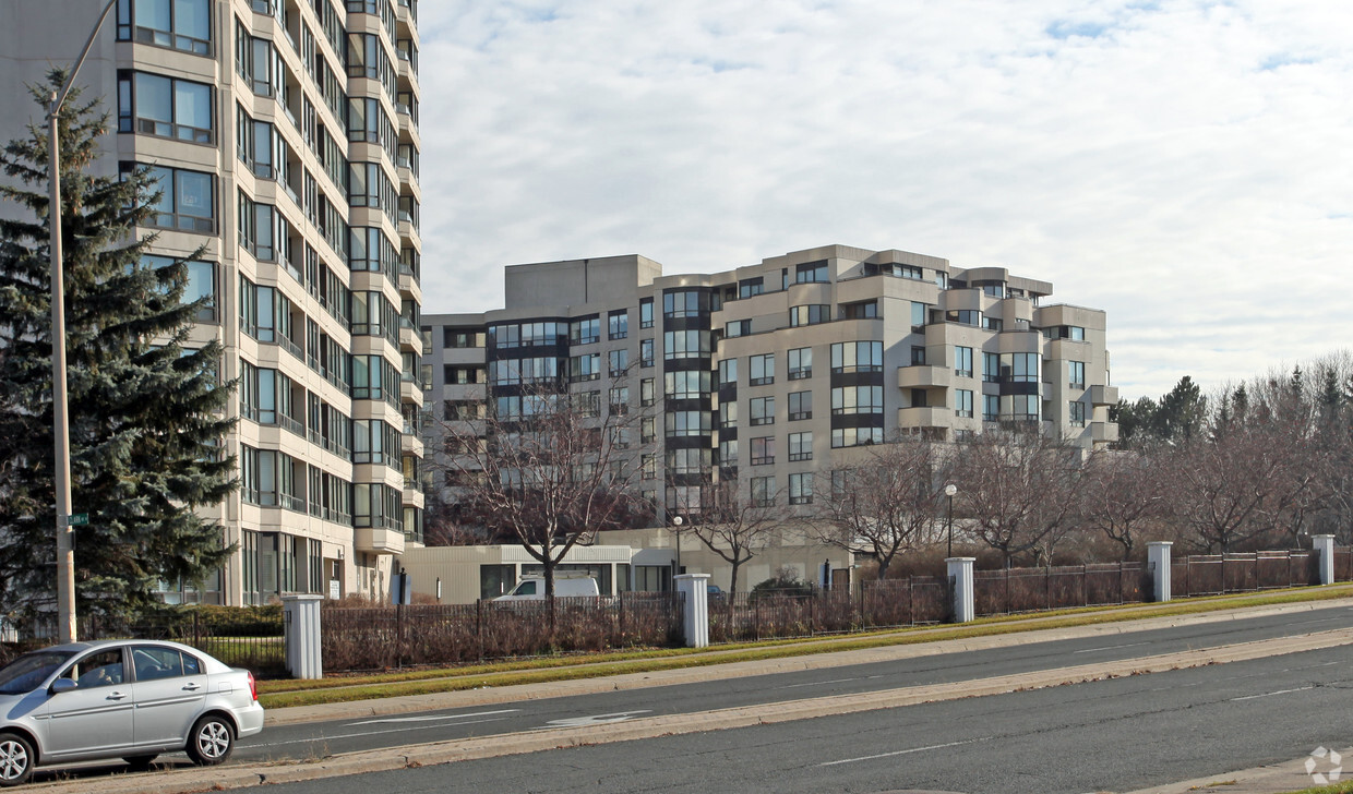 Photo du bâtiment - The Conservatory Condos
