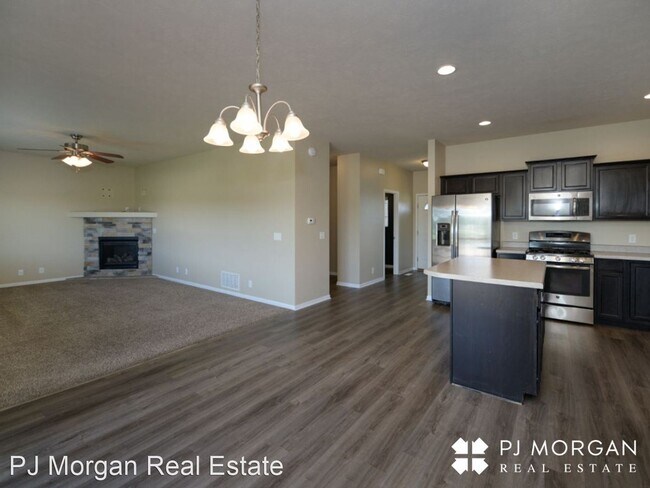 Foto del edificio - 3 br, 2.5 bath House - 18906 Y Street