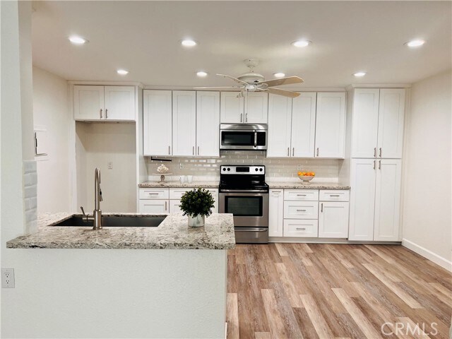 Foto principal - 1345 Cabrillo Park Dr