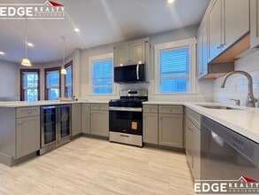 Building Photo - 69 Turner St