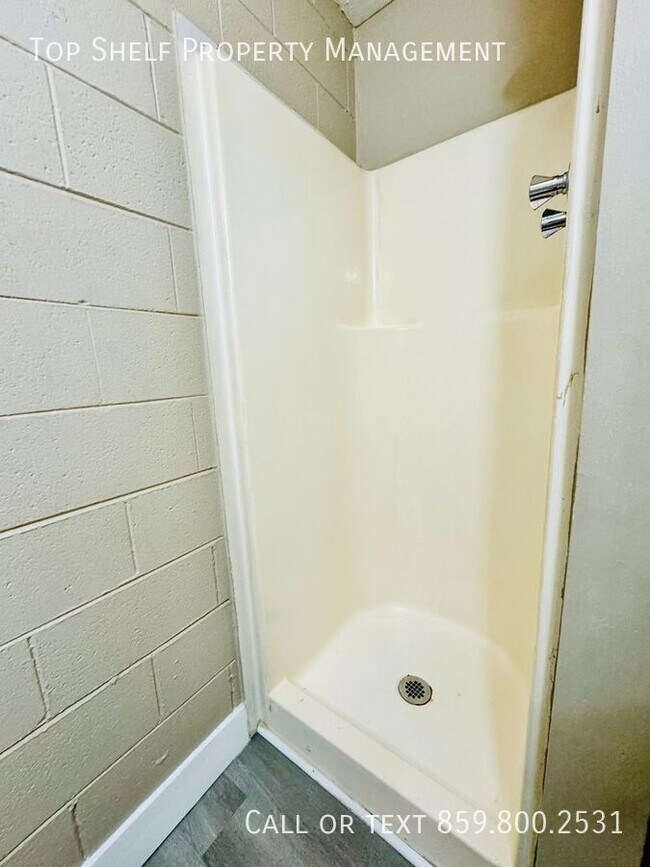Foto del edificio - Studio with ALL UTILITIES INCLUDED! Weekly...