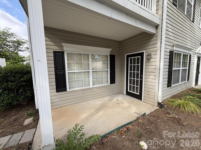 Foto del edificio - 21230 Hickory St