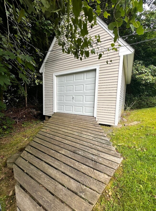 Building Photo - 252 Windsor St