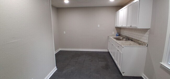 Photo - 2724 Henley Dr House