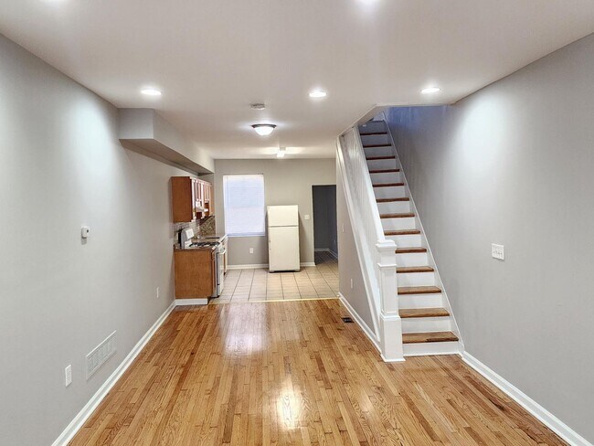 Building Photo - Beautiful 2 Bedroom 3 Bathroom Town Home L...
