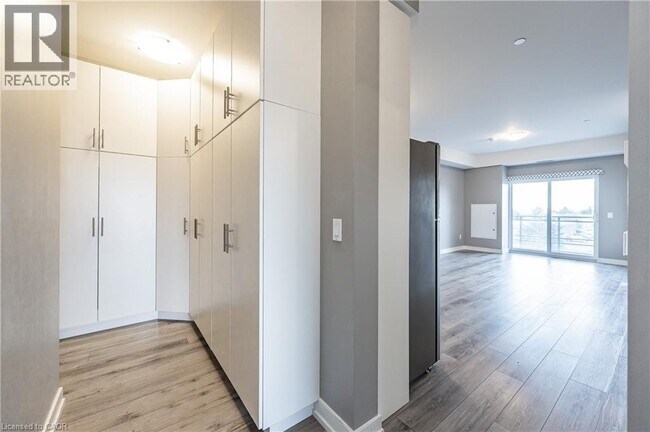 Building Photo - 255 Northfield Dr E