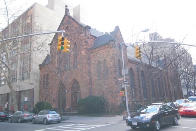 Building Photo - 99 Clinton St