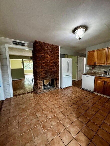 Foto del edificio - 94 Hardy Ln
