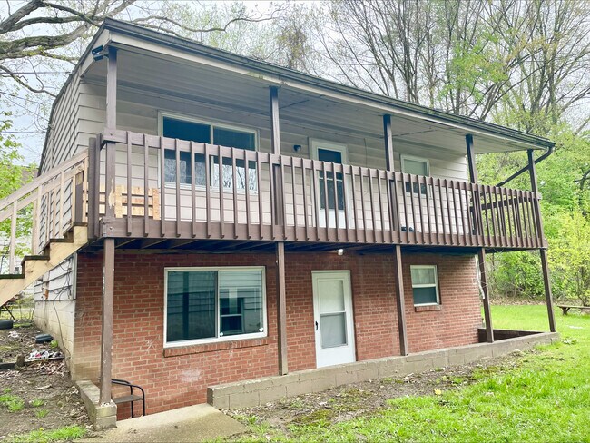 Building Photo - 468 Julien Ave
