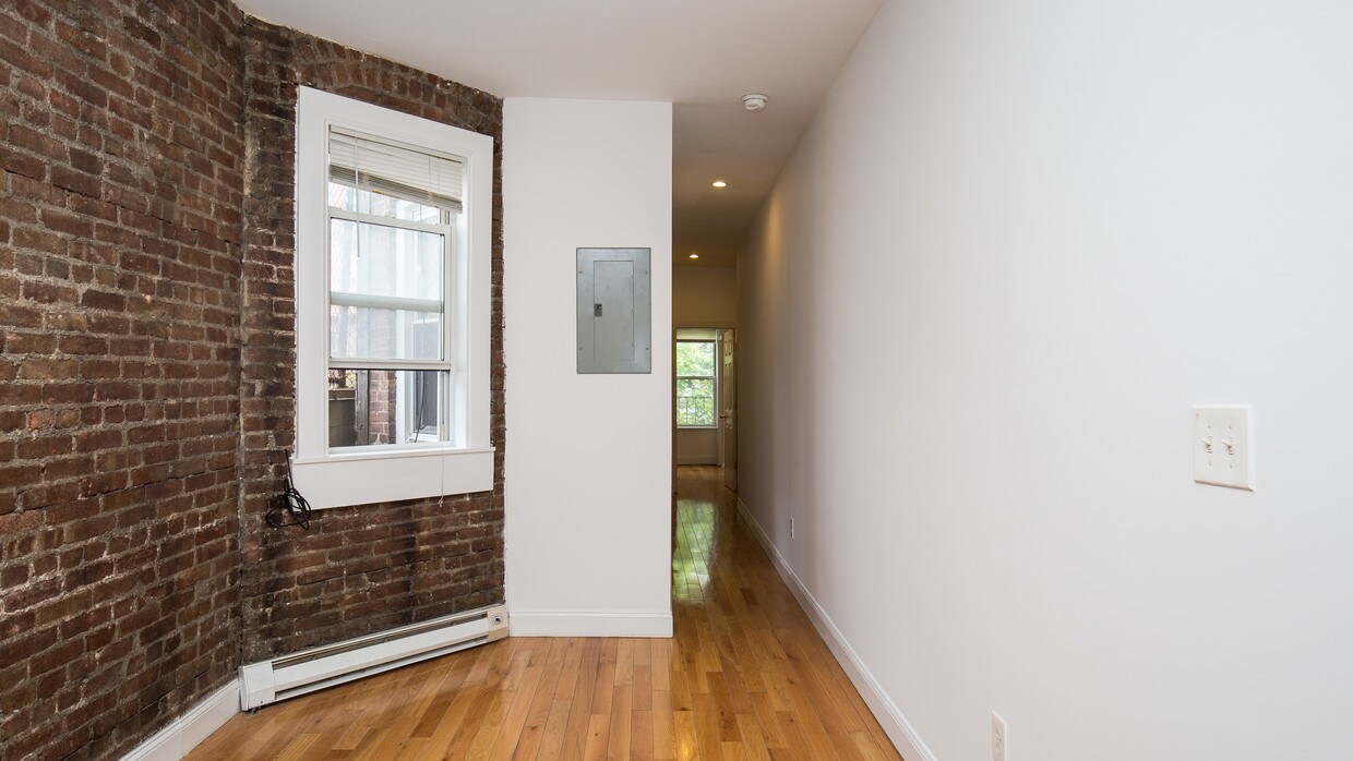 Primary Photo - 21 Adelphi St
