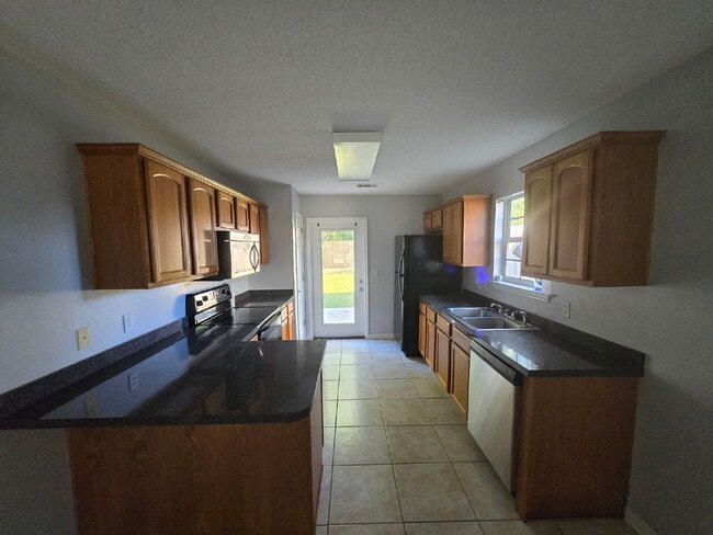 Foto del edificio - 707B Woodlawn Ave
