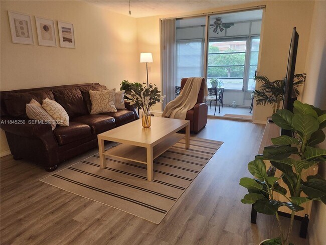 Foto del edificio - 7300 NW 17th St