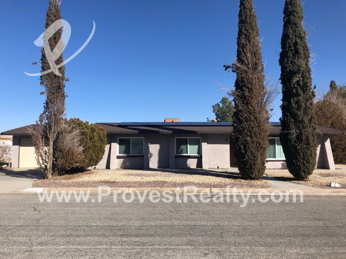 Foto principal - 3 Bedroom 2 Bathroom Helendale Home!!!