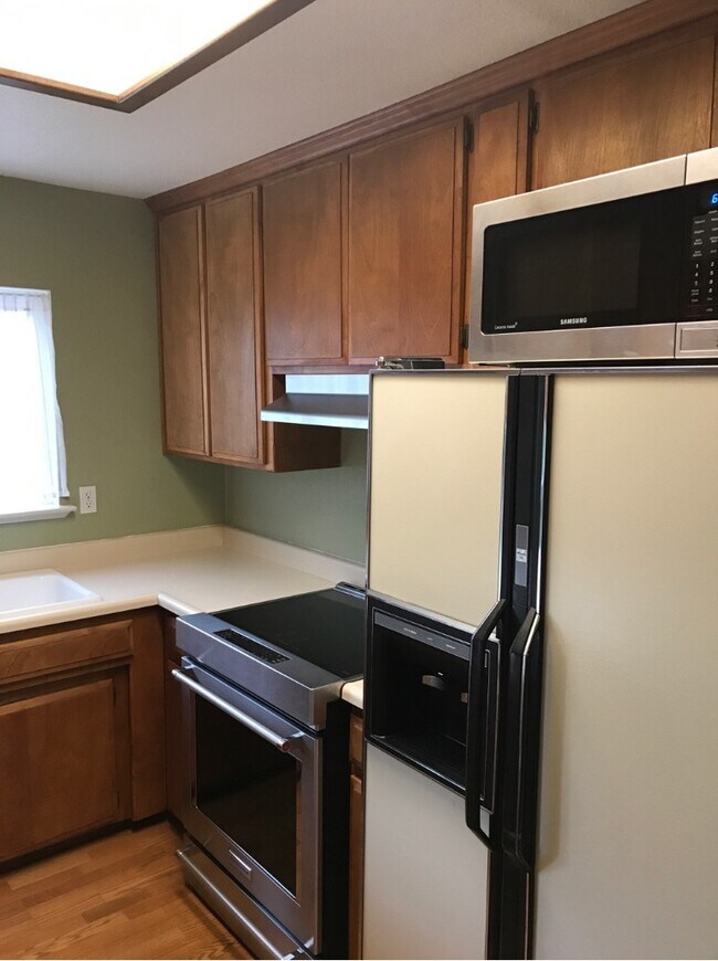 Building Photo - 3 Bedroom 1.25 bath Davis duplex in West D...