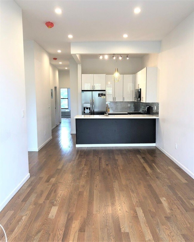 Foto del edificio - 1481 Flatbush Ave
