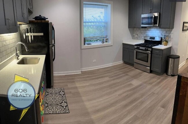 Building Photo - Jefferson Park Apt!