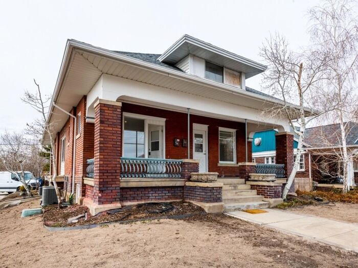 Primary Photo - Condo in Great area. 3 bed, 1 bath, Top floor