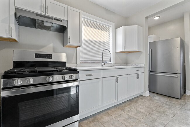 Foto del edificio - 7819 S Cornell Ave