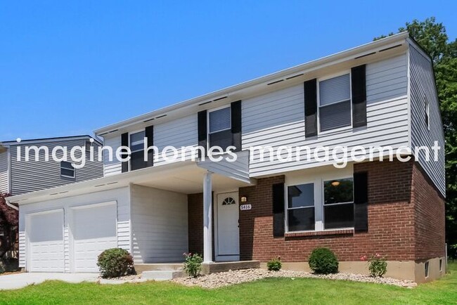Building Photo - Elegant 4 Bedroom, 2.5 Bath Residence in R...