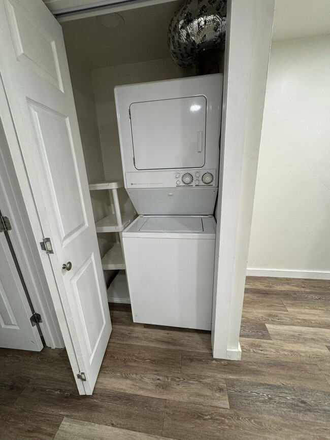 Building Photo - 1512 Hayes St