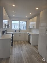 Building Photo - 5706 Av Lockwood