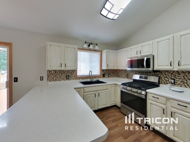 Foto del edificio - 6393 Wildwood Way
