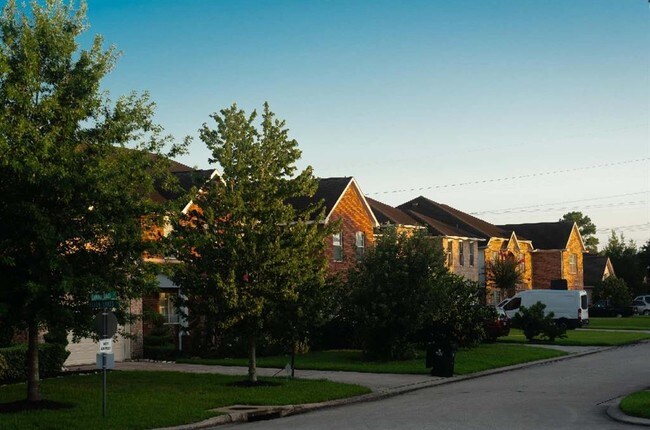 Foto del edificio - 7318 Heron Lakes Dr