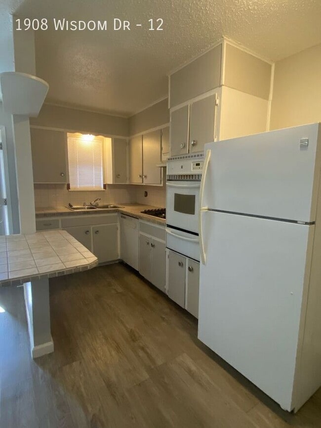 Foto del edificio - 1908 Wisdom Dr