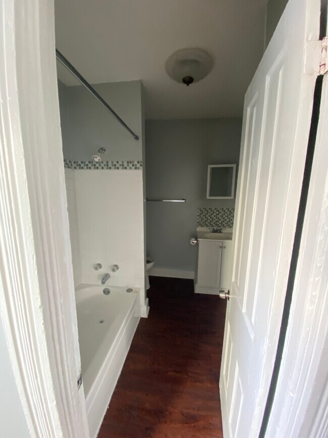 Bathroom - 2197 W 32nd St