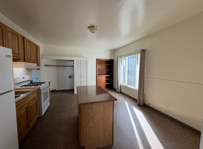 Building Photo - 250 Grant St