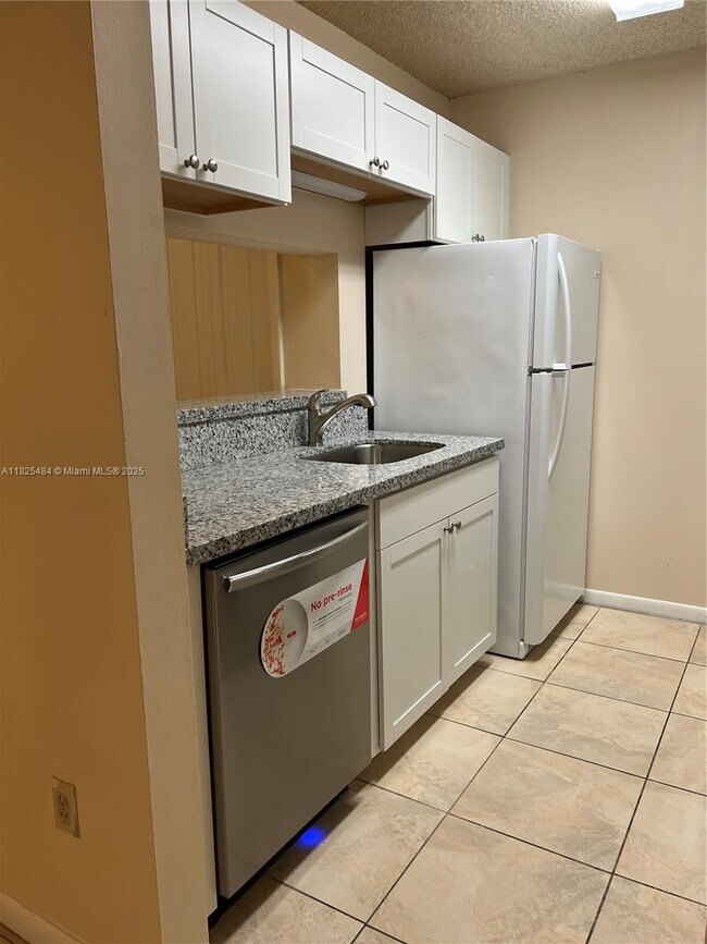 Foto del edificio - 4261 W McNab Rd