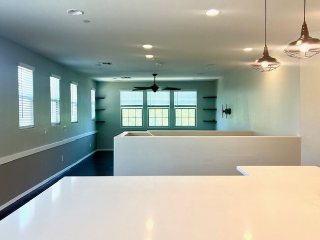 Building Photo - Luxury 3 Bedroom + Office Townhome Short T...