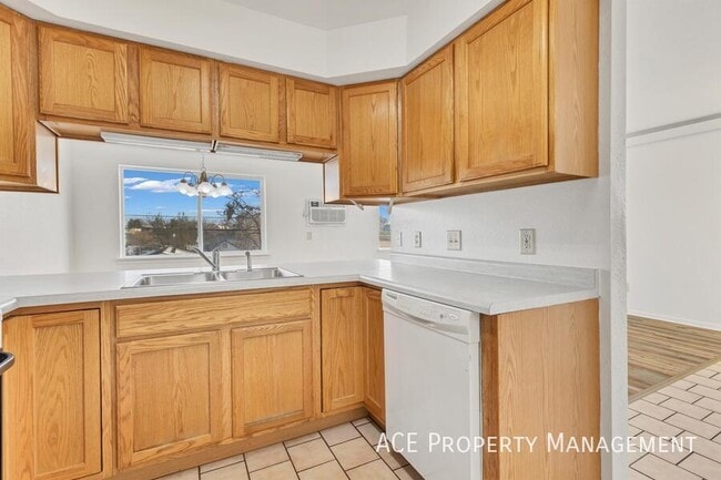Building Photo - 720 Mallow St